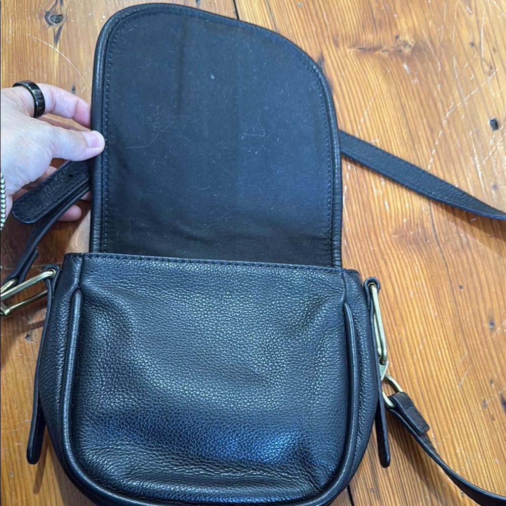 Fossil Genuine Leather Pink and Green Crossbody Bag with Adjustable Strap - Picture 5 of 14